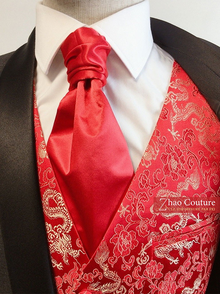 costume smoking revers noir satin gilet rouge motif damassé costume sur mesure mariage cérémonie événementiel