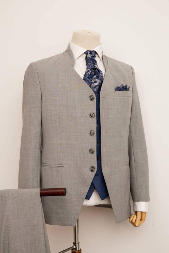 Costume 3 pièces homme sur mesure original elegant gris clair