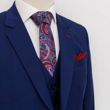 Le costume bleu marine sur mesure : Signature d’un leader