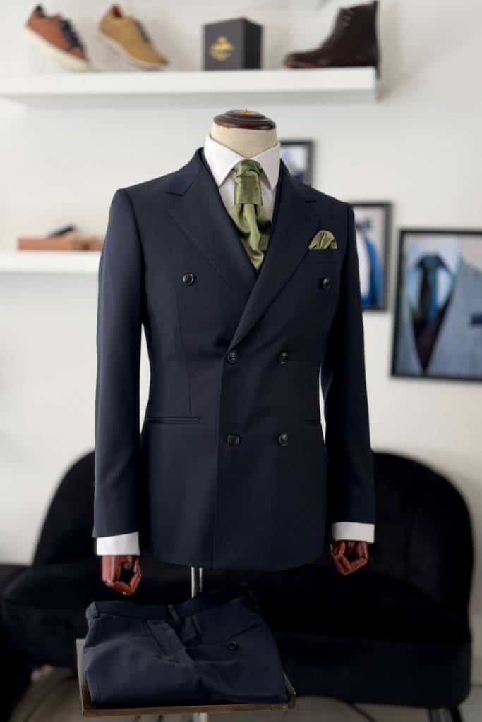 costume bleu marine