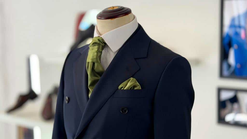 costume bleu marine